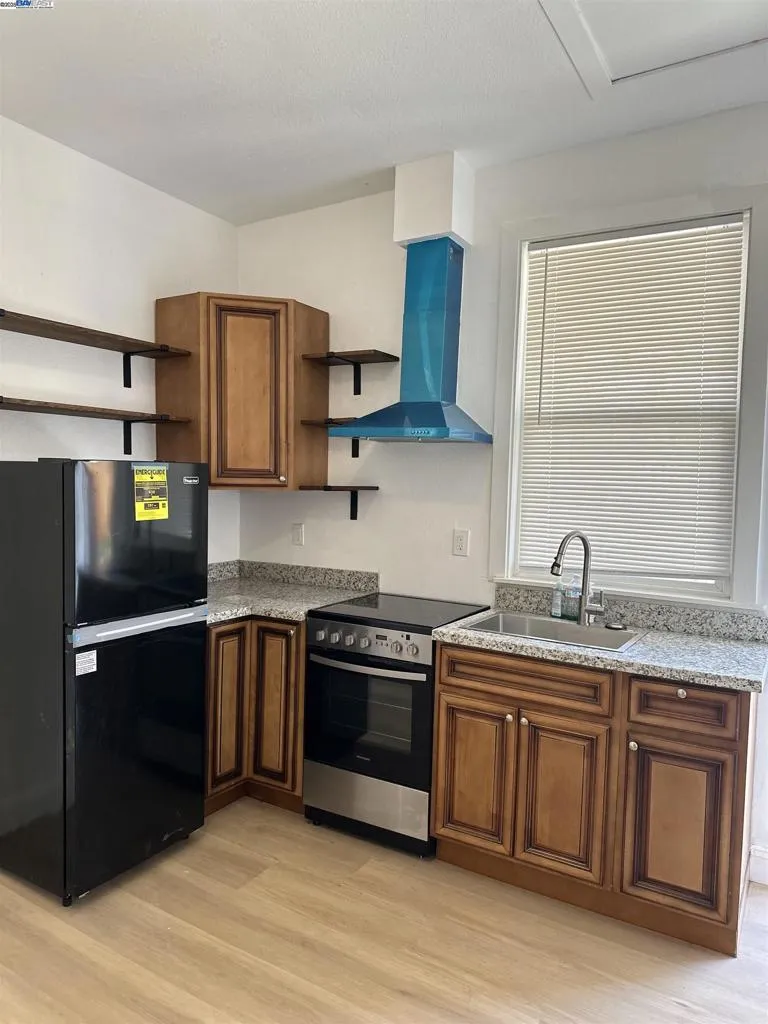 1130 E 11th St, Oakland, California 94606 home-pic-11